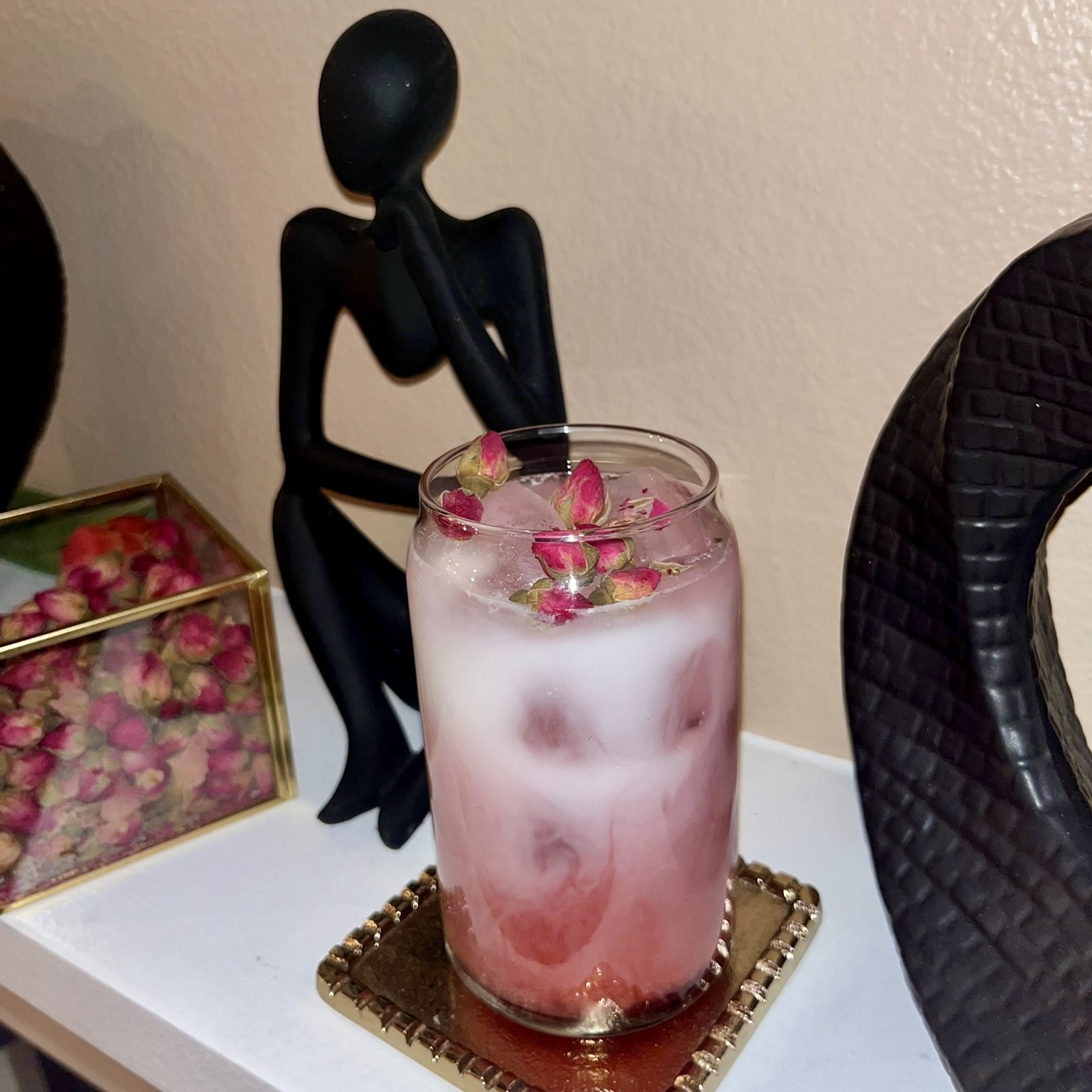 Rose iced tea with dried rose buds